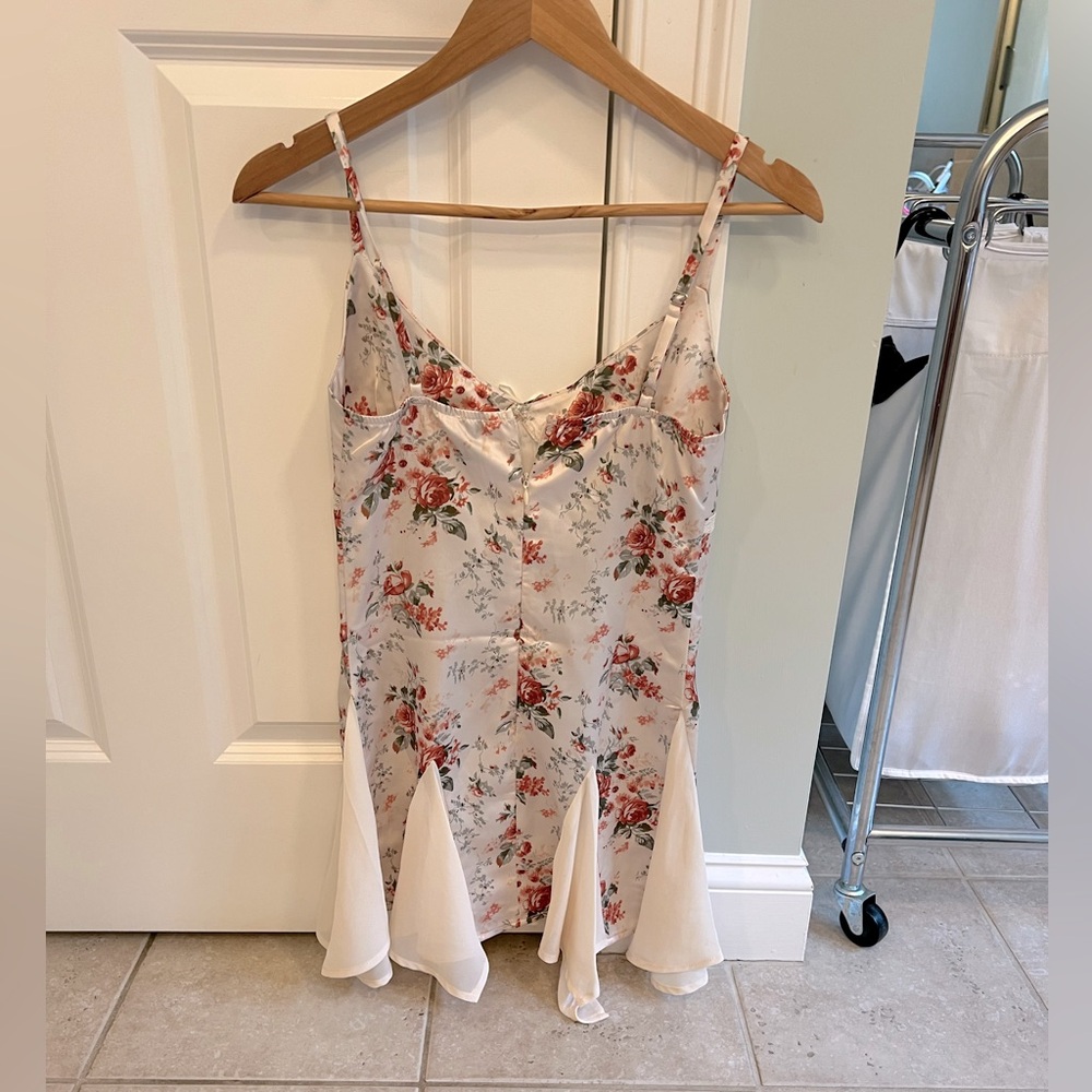 Princess Polly LUCARDI SATIN MINI DRESS FLORAL - Picture 4 of 7